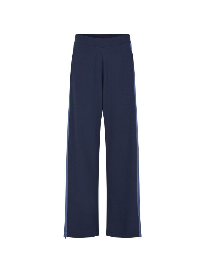 Длинные спортивные брюки MaPryzona в темно-синем пиджаке MASAI
Длинные спортивные брюки MaPryzona в темно-синем пиджаке MASAI