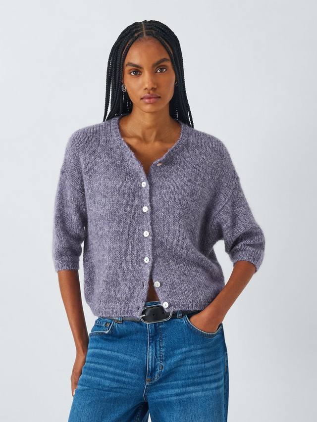 Маковый пушистый вязаный кардиган AND/OR, цвет Violet Fros
Маковый пушистый вязаный кардиган AND/OR, цвет Violet Fros