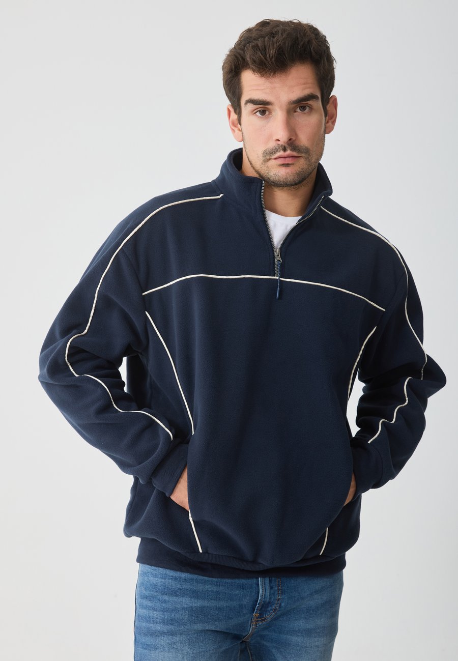 Джемпер Pier One Fleece jumper, Navy/White/Dark Blue
Джемпер Pier One Fleece jumper, Navy/White/Dark Blue