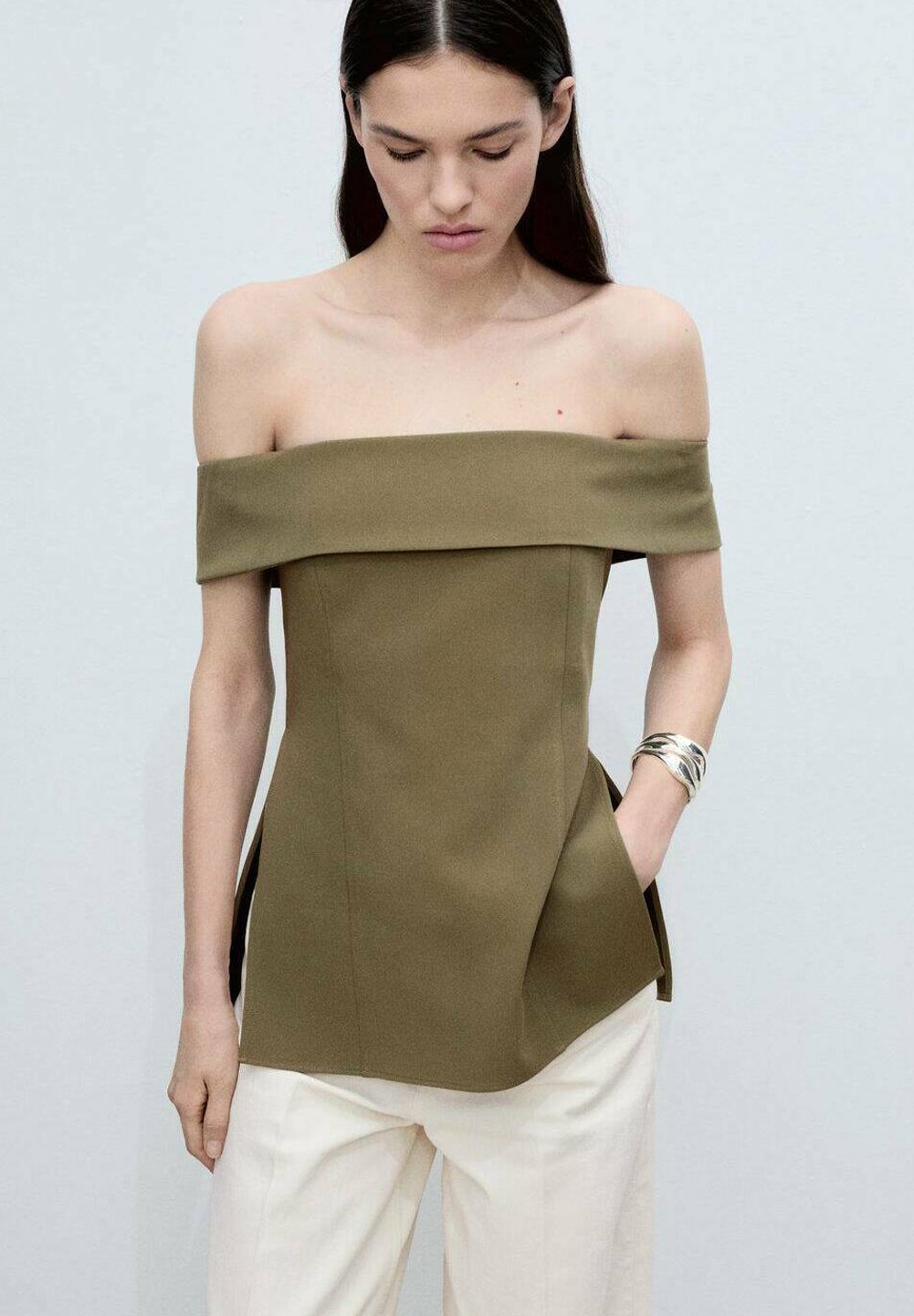 Блуза Mango, хаки
Блуза Mango, хаки