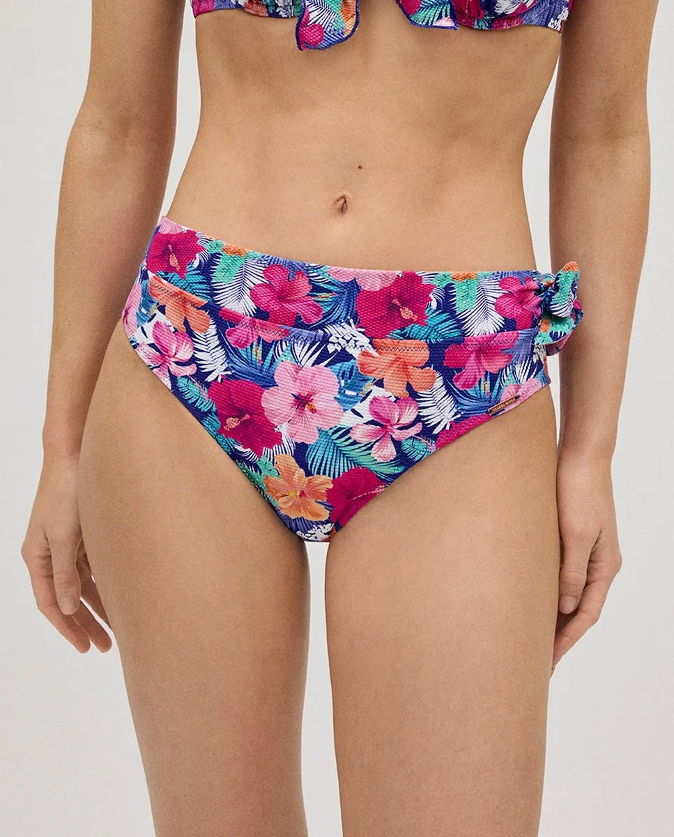 Плавки бикини миди с бантом и цветочным принтом из ткани пике Ysabel Mora, мультиколор
Плавки бикини миди с бантом и цветочным принтом из ткани пике Ysabel Mora, мультиколор