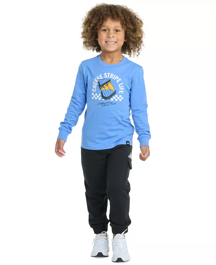 Детский комплект для мальчиков: футболка с длинным рукавом и принтом + джоггеры с эластичным поясом и карманами, 2 предмета adidas, синий
Детский комплект для мальчиков: футболка с длинным рукавом и принтом + джоггеры с эластичным поясом и карманами, 2 предмета adidas, синий