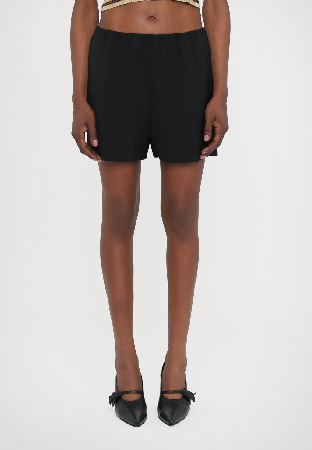 Шорты DYLLA Nanushka, черный
Шорты DYLLA Nanushka, черный