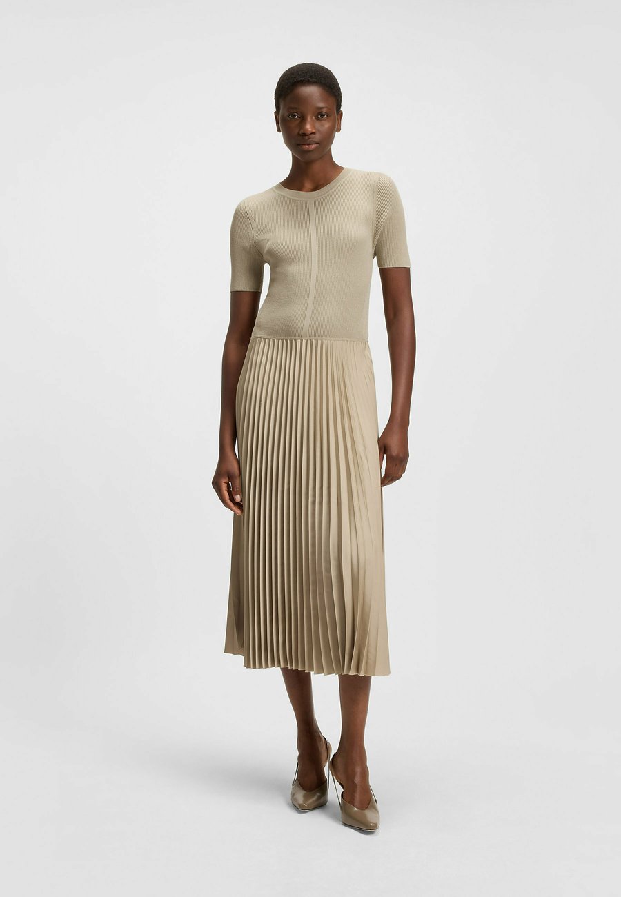 Платье BOSS FADRIDI, Light Beige Five/Beige
Платье BOSS FADRIDI, Light Beige Five/Beige