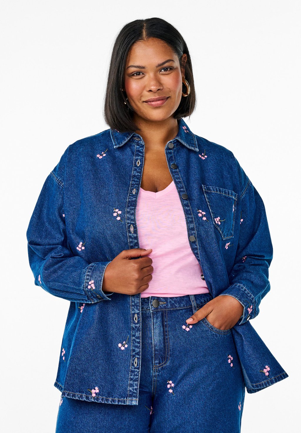 Блузка на пуговицах Zizzi, цвет B. D. Pink Flower
Блузка на пуговицах Zizzi, цвет B. D. Pink Flower