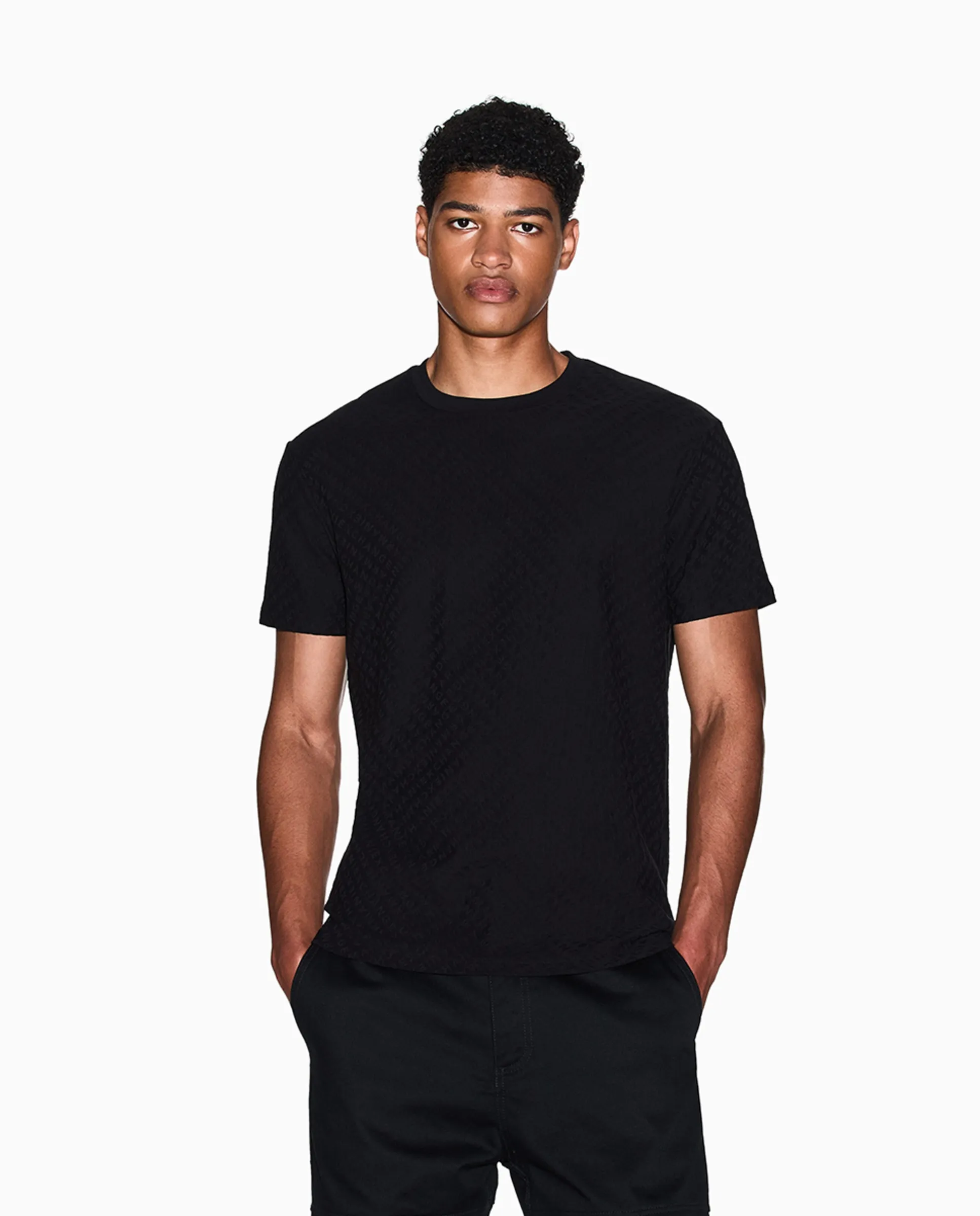 Мужская футболка с коротким рукавом из мерсеризованного жаккардового хлопка Armani Exchange, черный
Мужская футболка с коротким рукавом из мерсеризованного жаккардового хлопка Armani Exchange, черный