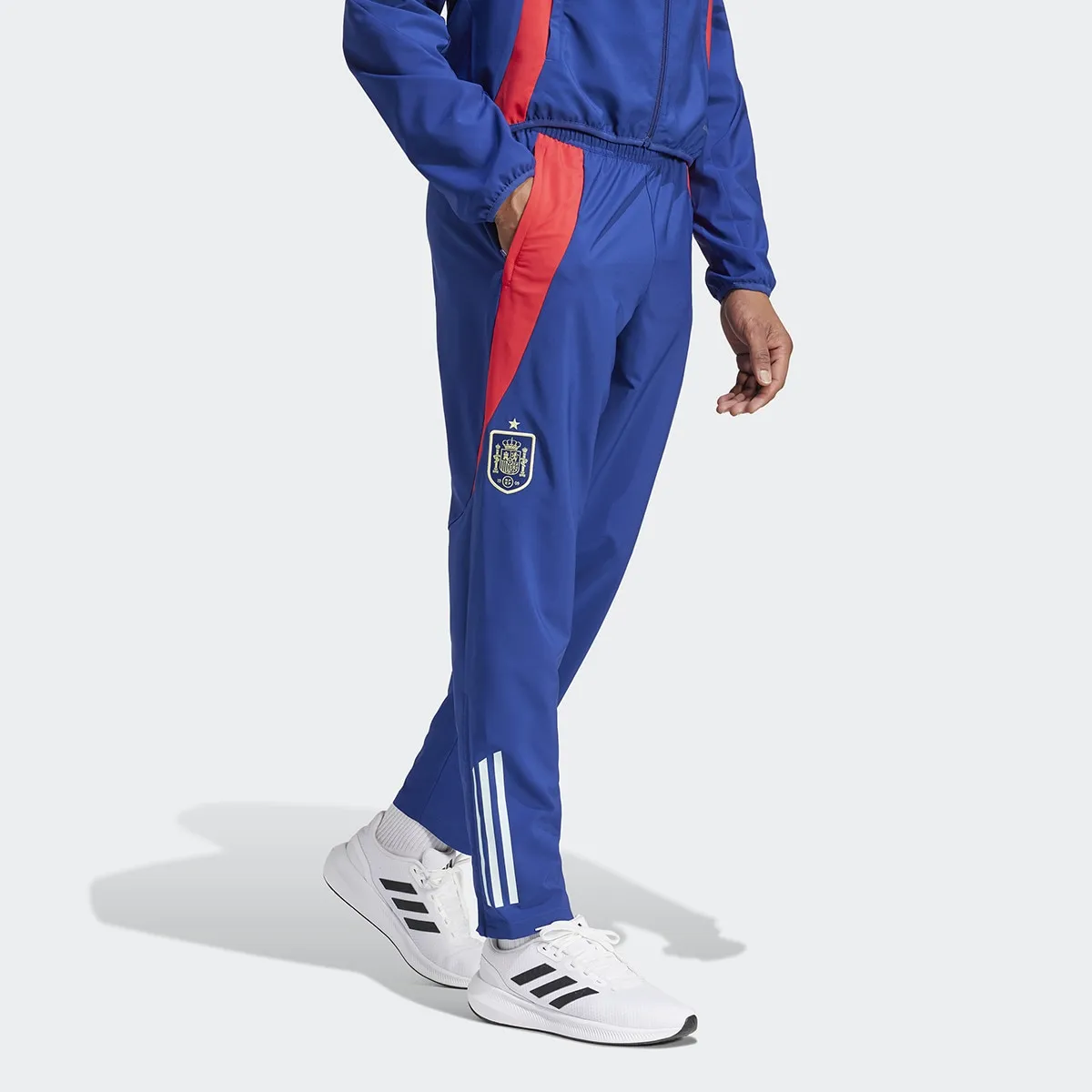 Мужские Испания 2024 Tiro Adidas Брюки, синий
Мужские Испания 2024 Tiro Adidas Брюки, синий