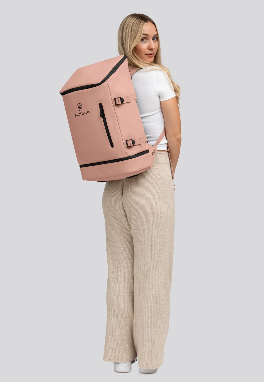Рюкзак Pactastic Rucksack, Rose/Light Pink
Рюкзак Pactastic Rucksack, Rose/Light Pink