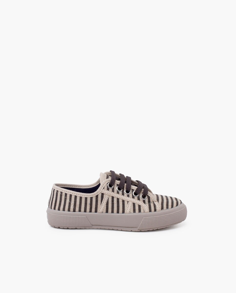 Кроссовки из парусины для девочки с полосками и широкой подошвой Pisamonas, серый
Кроссовки из парусины для девочки с полосками и широкой подошвой Pisamonas, серый