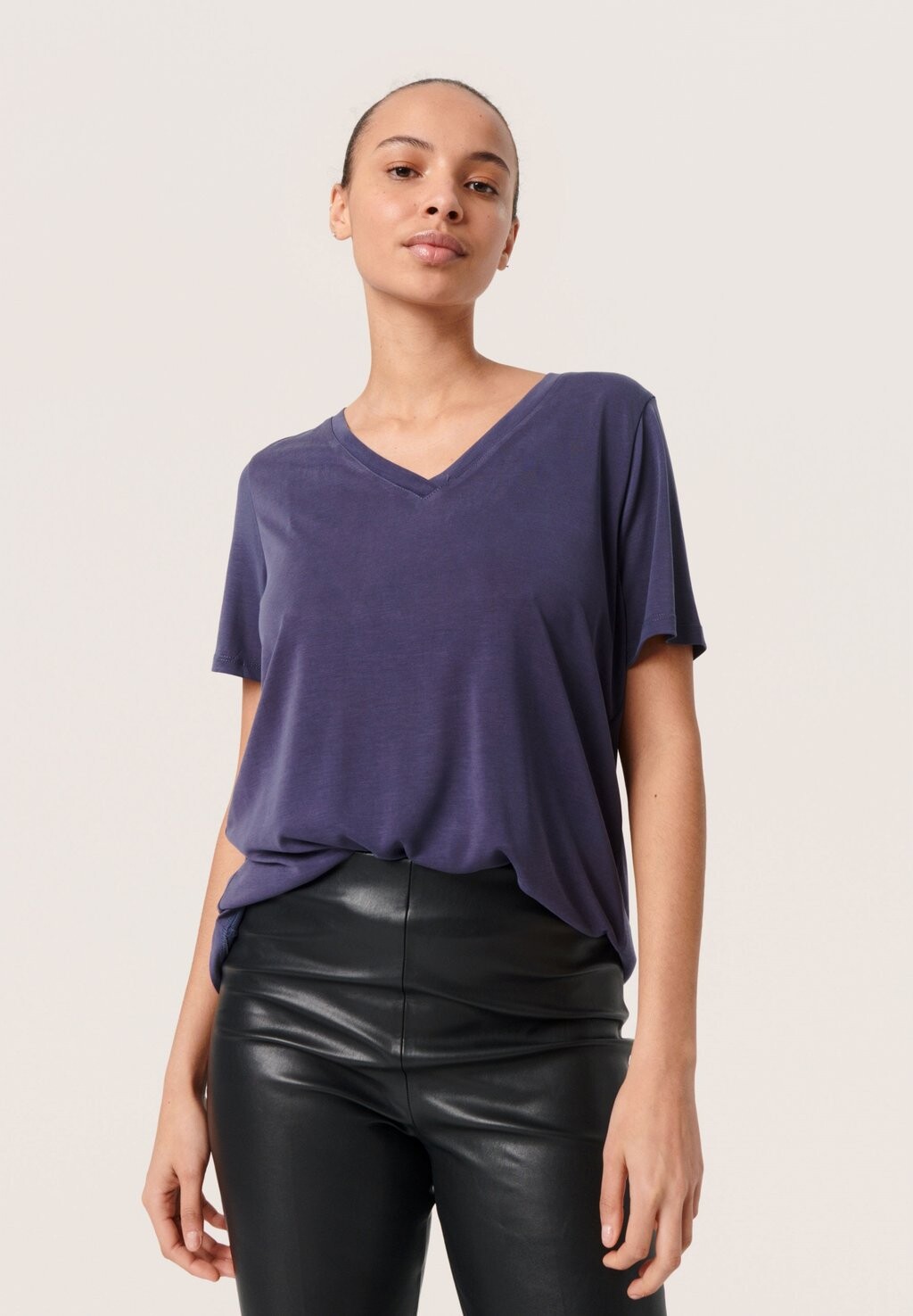 Базовая футболка COLUMBINE Soaked in Luxury, темно-синий
Базовая футболка COLUMBINE Soaked in Luxury, темно-синий