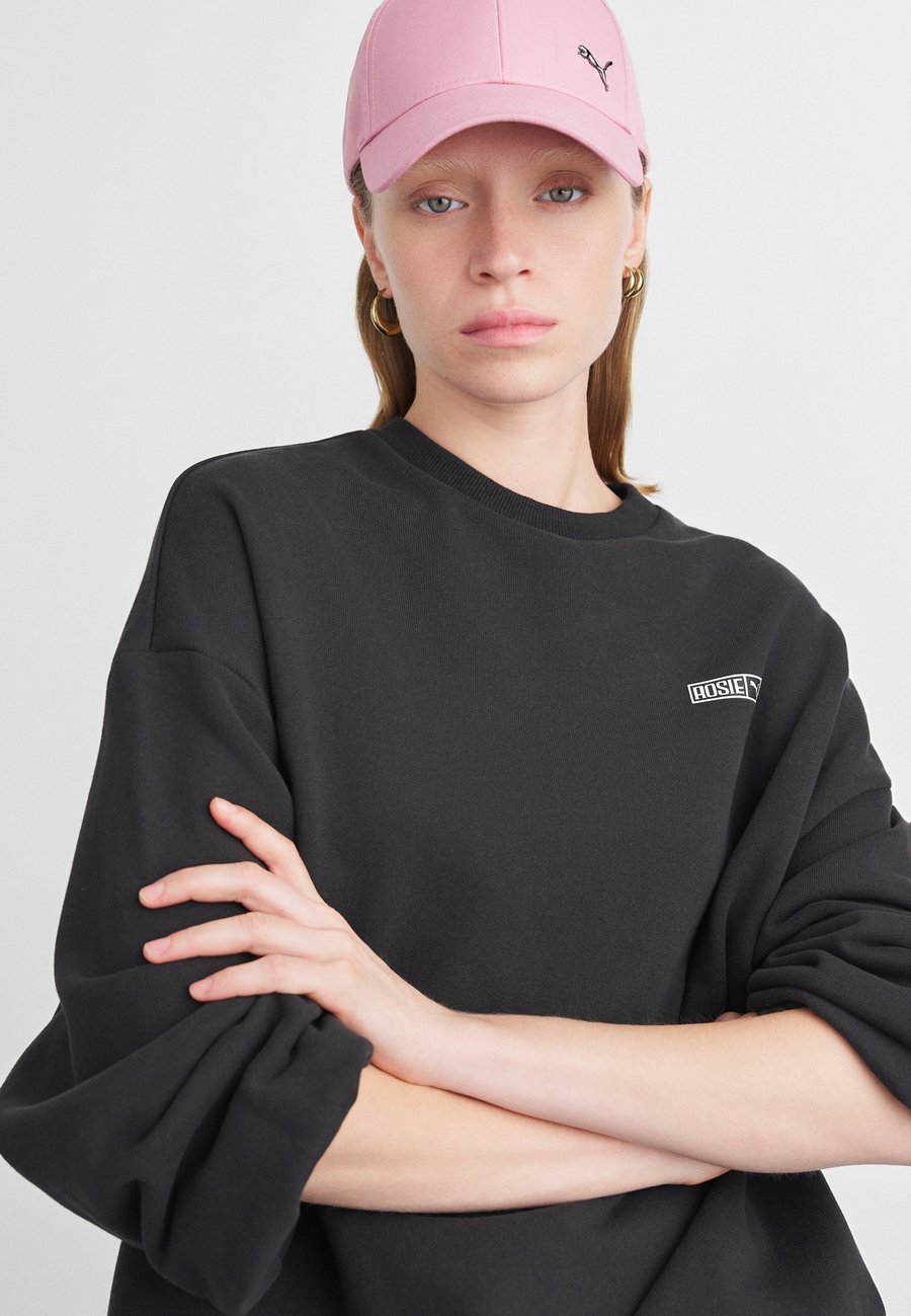 Толстовка Puma PUMA X ROSÉ OVERSIZED CREW, Black
Толстовка Puma PUMA X ROSÉ OVERSIZED CREW, Black