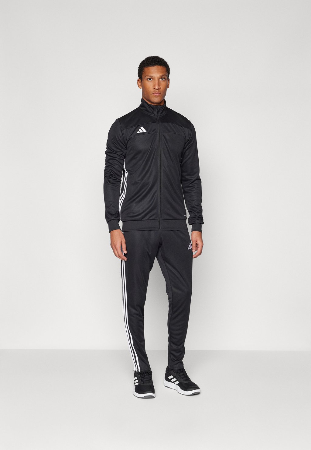 Спортивный костюм TIRO ESSENTIALS SET adidas Performance, черный
Спортивный костюм TIRO ESSENTIALS SET adidas Performance, черный