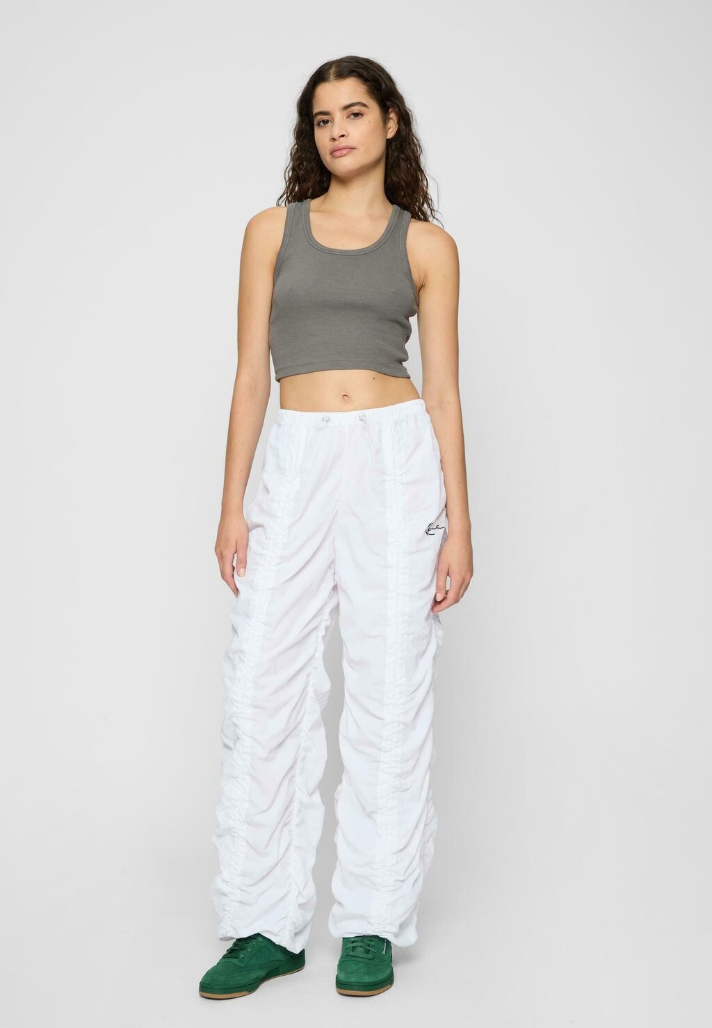 Тканевые брюки SIGNATURE GATHERING PARACHUTE Karl Kani, белый
Тканевые брюки SIGNATURE GATHERING PARACHUTE Karl Kani, белый