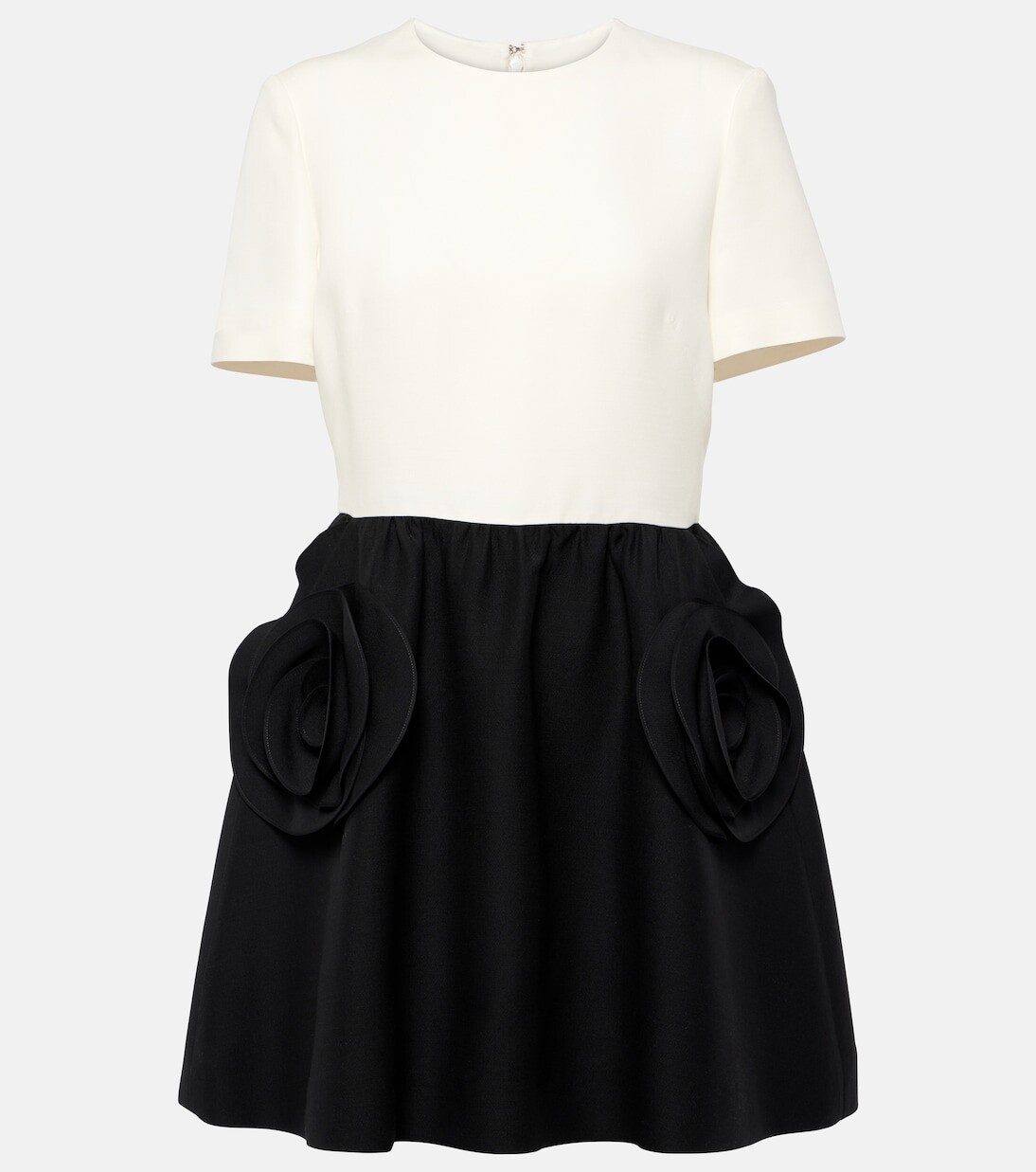 Мини-платье из креп-кутюр с цветочной аппликацией Valentino, белый
Мини-платье из креп-кутюр с цветочной аппликацией Valentino, белый