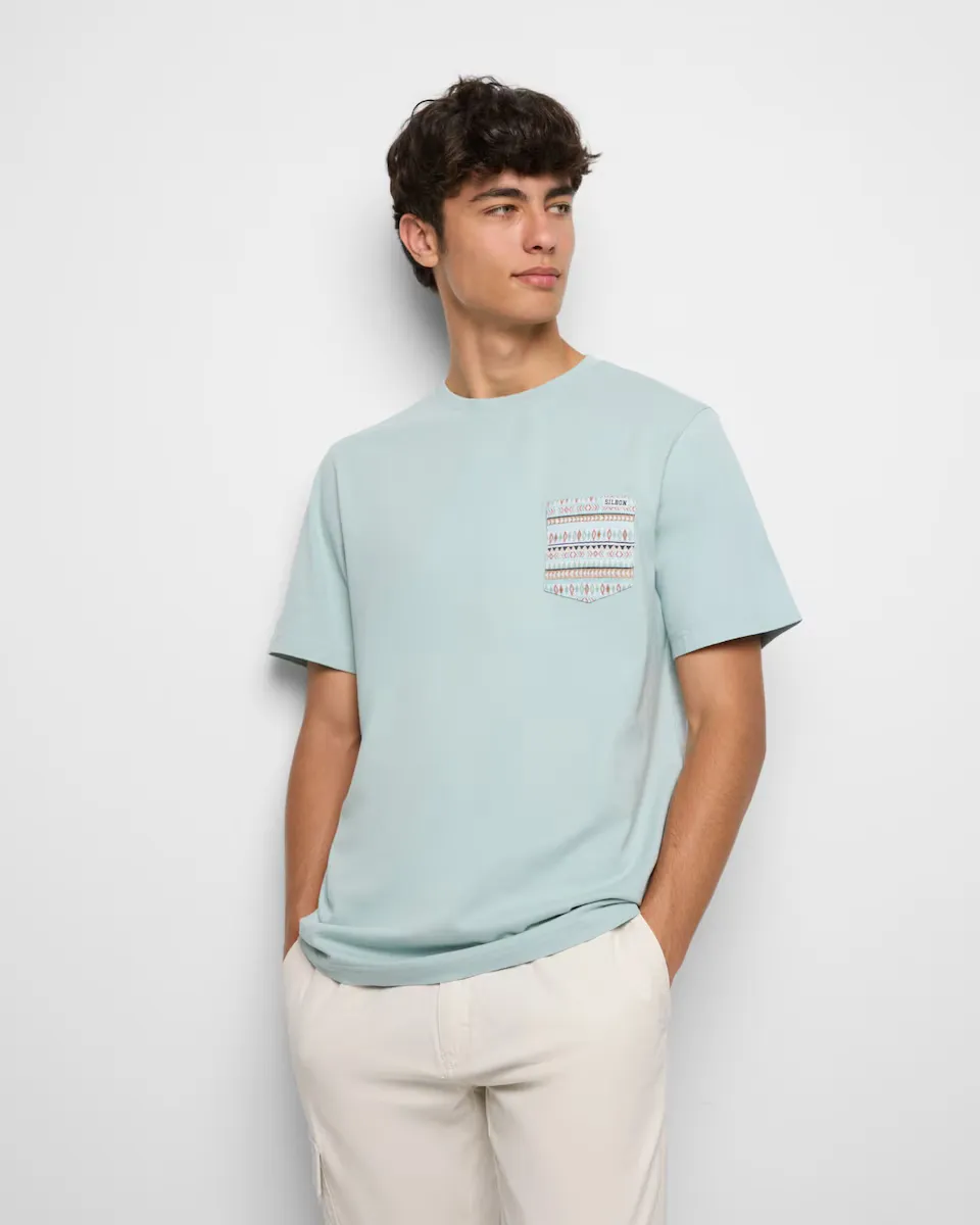 Мужская футболка с этническим принтом и карманом, голубая Silbon, светло-голубой
Мужская футболка с этническим принтом и карманом, голубая Silbon, светло-голубой