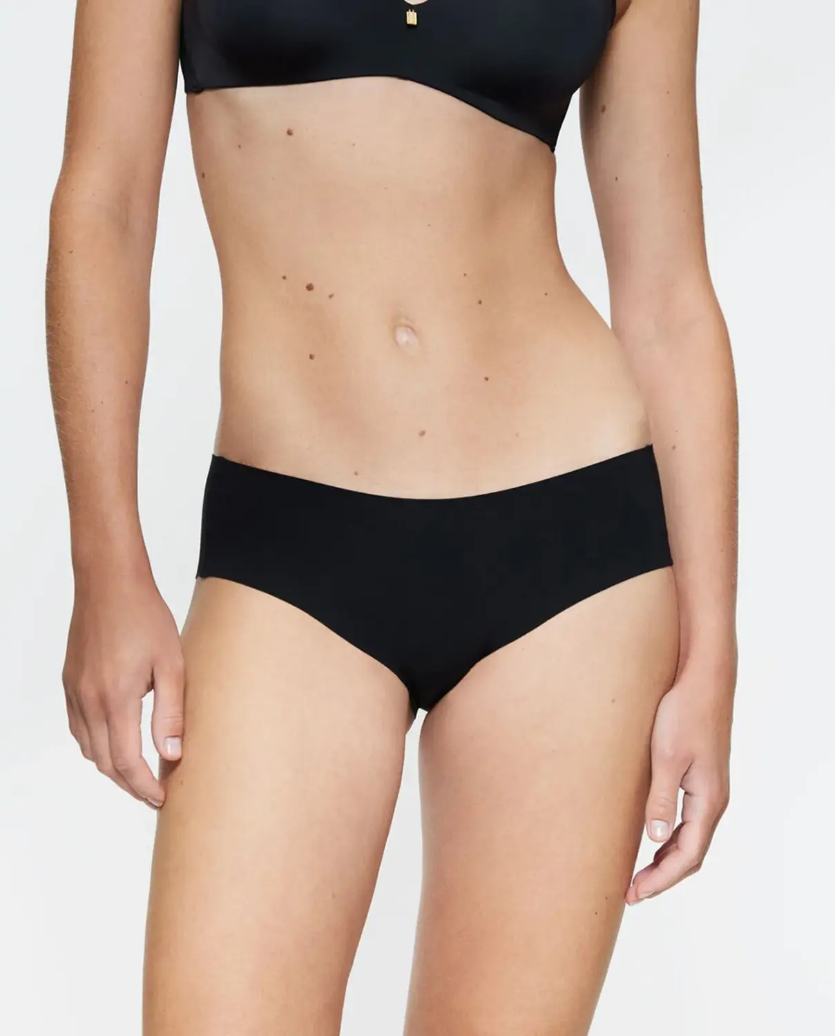 Хипстерские трусики средней посадки, бесшовные, с чистым кроем и из микрофибры Triumph, черный
Хипстерские трусики средней посадки, бесшовные, с чистым кроем и из микрофибры Triumph, черный