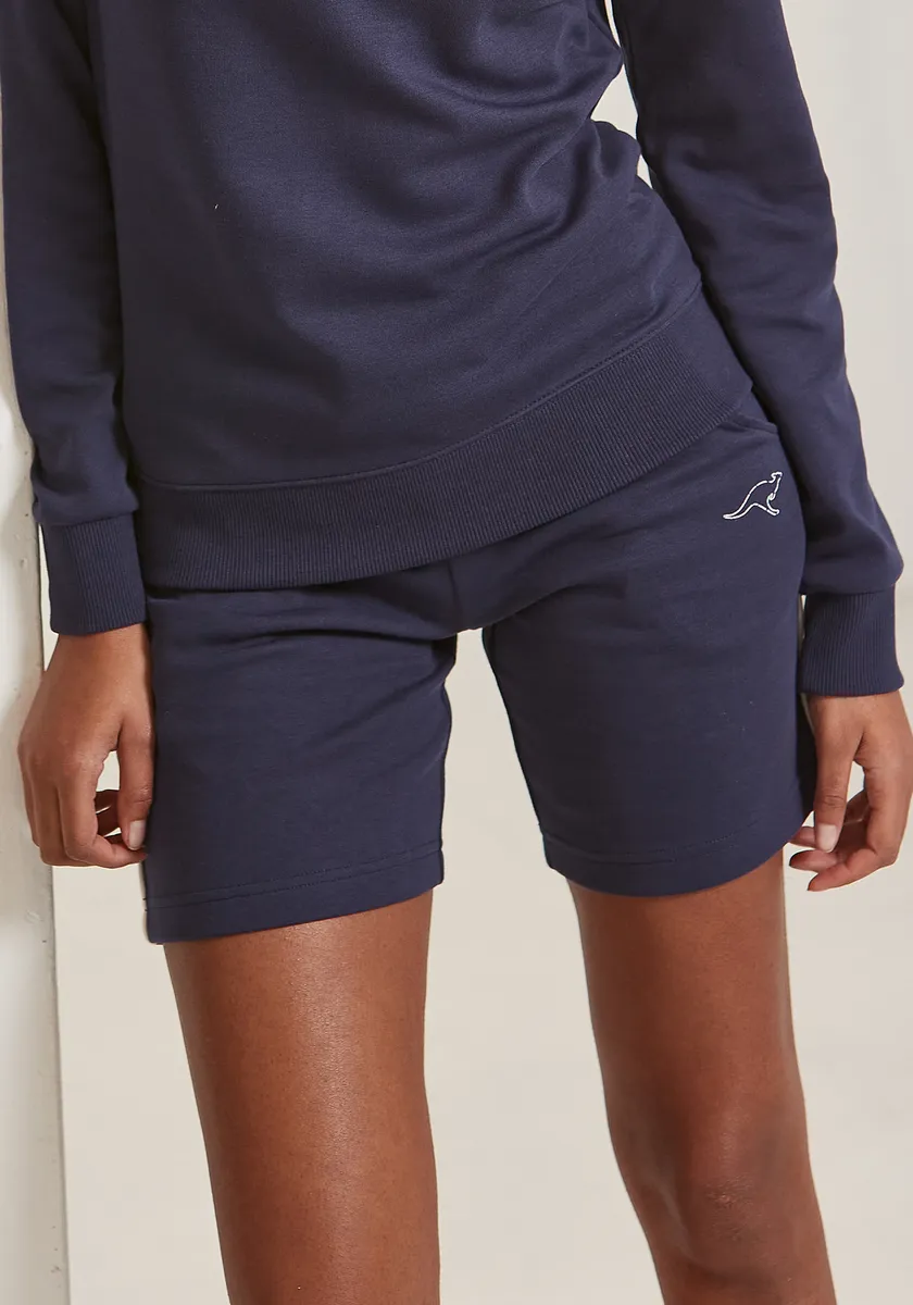 Шорты-бермуды KangaROOS с узким кантом сбоку, цвет морской волны
Шорты-бермуды KangaROOS с узким кантом сбоку, цвет морской волны