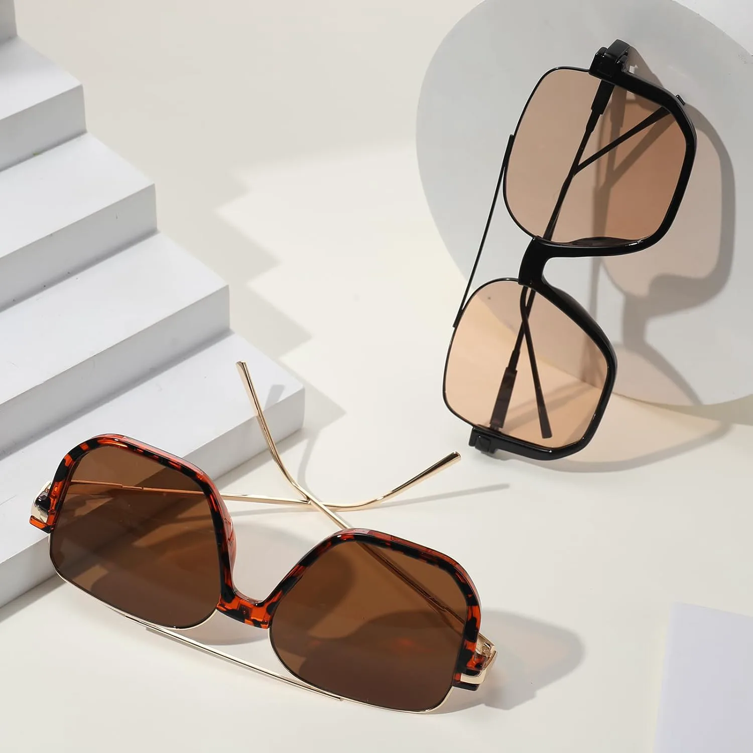 JATEBI 2 пары ретро-солнцезащитных очков-авиаторов большого размера, модные квадратные очки с двойной перемычкой, в стиле 70-х, с защитой от УФ-излучения, Brown+brown
JATEBI 2 пары ретро-солнцезащитных очков-авиаторов большого размера, модные квадратные очки с двойной перемычкой, в стиле 70-х, с защитой от УФ-излучения, Brown+brown