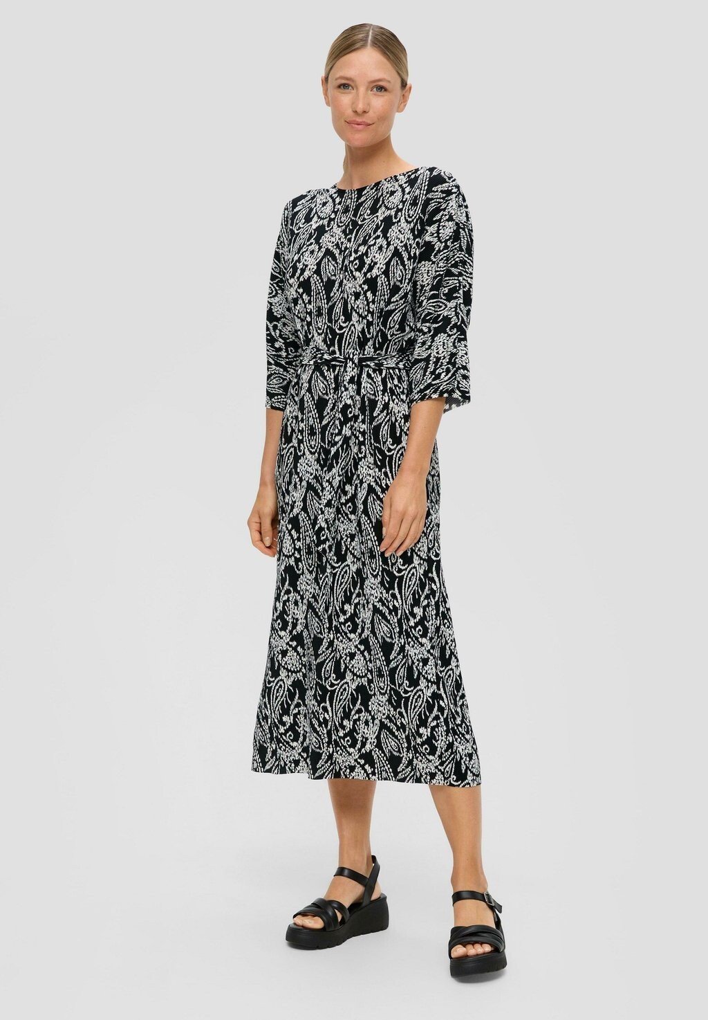 Дневное платье MIDI-MIT PLISSEEFALTEN s.Oliver, черный
Дневное платье MIDI-MIT PLISSEEFALTEN s.Oliver, черный