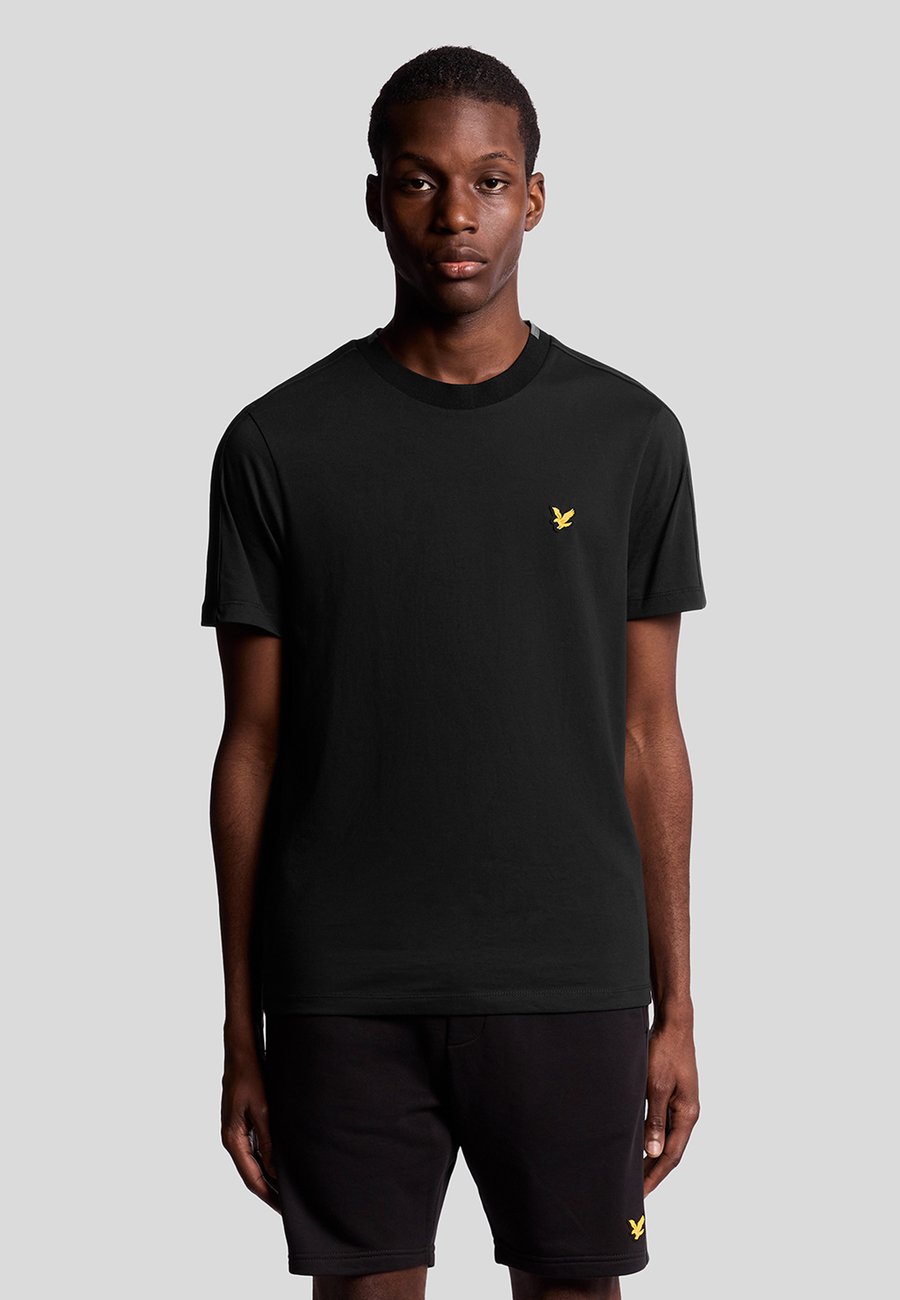 Футболка Lyle & Scott SS TAPE, Jet Black/Black
Футболка Lyle & Scott SS TAPE, Jet Black/Black