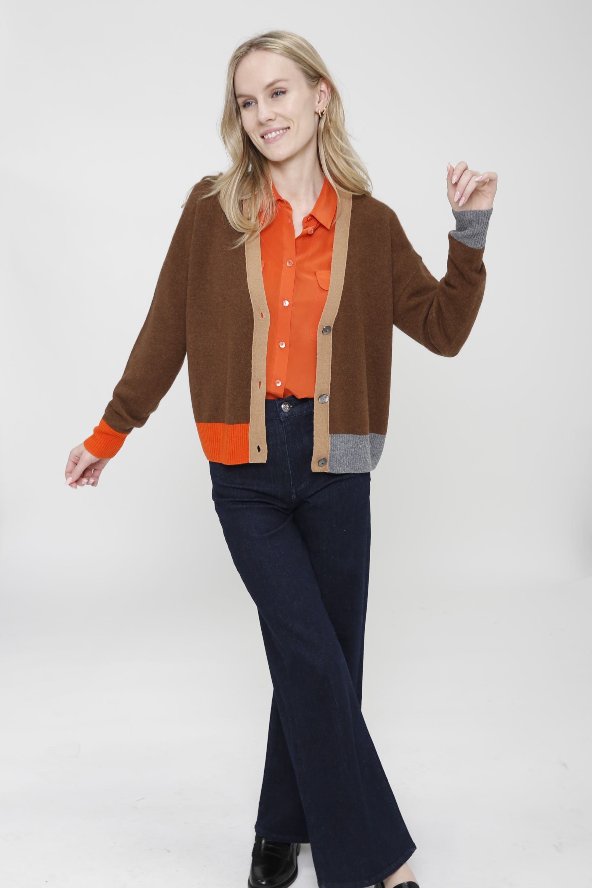 Кашемировый кардиган с длинными рукавами и цветовыми блоками InCashmere, heather coco combo
Кашемировый кардиган с длинными рукавами и цветовыми блоками InCashmere, heather coco combo