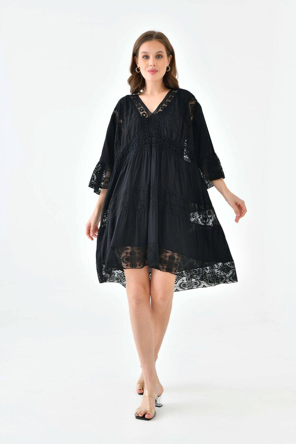Кружевное мини-платье с рукавами 3/4 и V-образным вырезом оверсайз HOXTON GAL, черный 
Кружевное мини-платье с рукавами 3/4 и V-образным вырезом оверсайз HOXTON GAL, черный