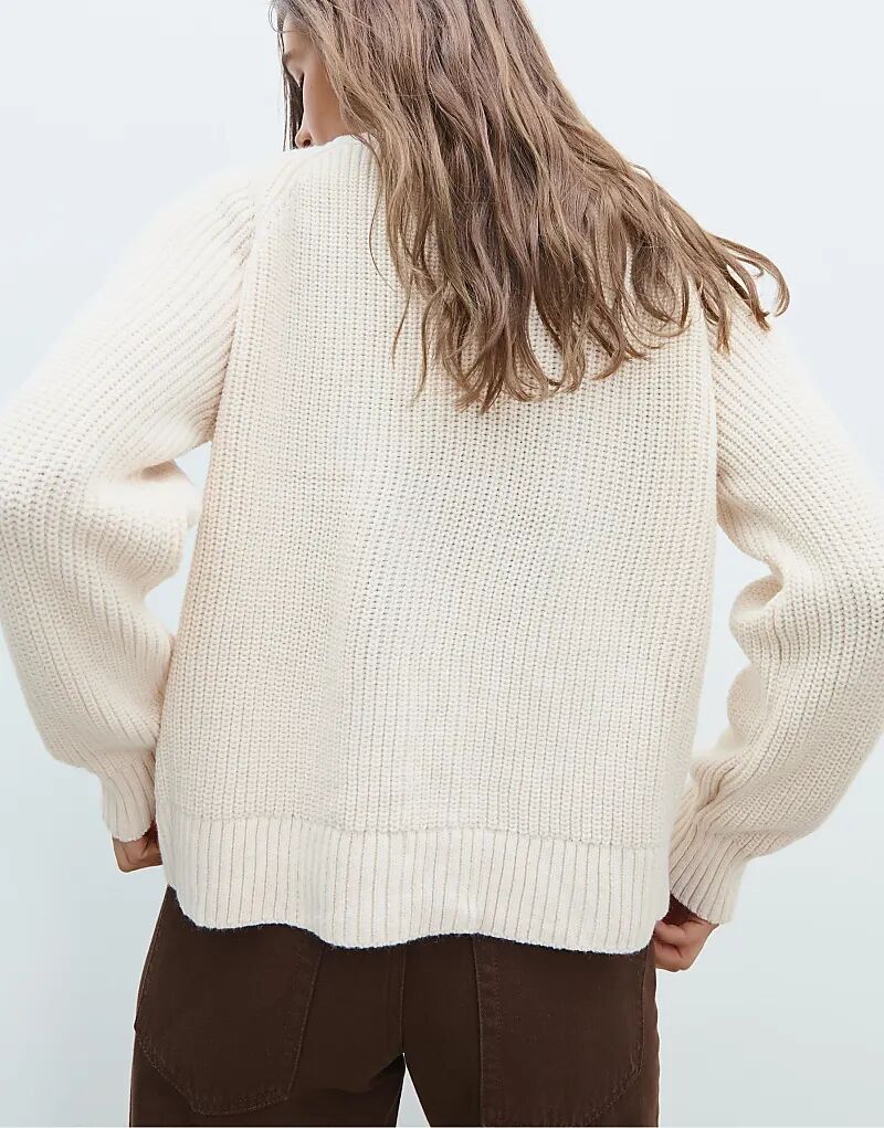 Вязаный кардиган Stradivarius с вышивкой на пуговицах в цвете ванили
Вязаный кардиган Stradivarius с вышивкой на пуговицах в цвете ванили