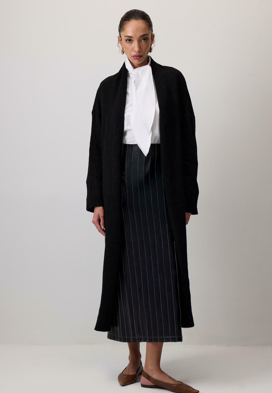 Кардиган Touché Privé LONG, Black/Black
Кардиган Touché Privé LONG, Black/Black