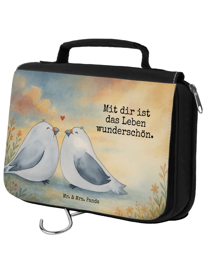 Mr. & Mrs. Panda Косметичка с изображением голубок и надписью белого цвета
Mr. & Mrs. Panda Косметичка с изображением голубок и надписью белого цвета