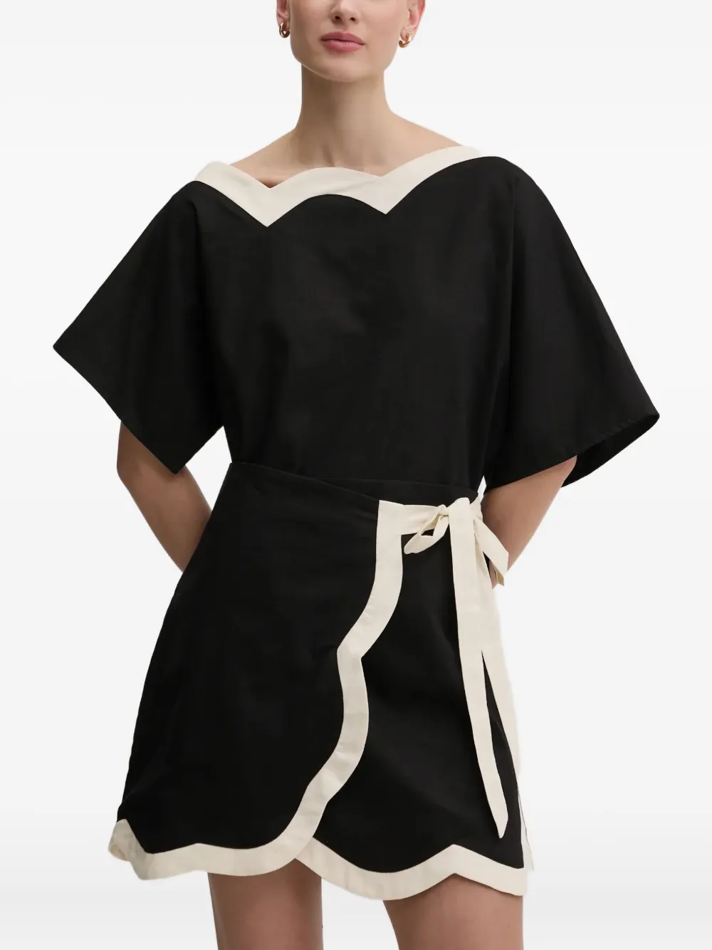 Топ с фигурной отделкой Never Fully Dressed, черный
Топ с фигурной отделкой Never Fully Dressed, черный