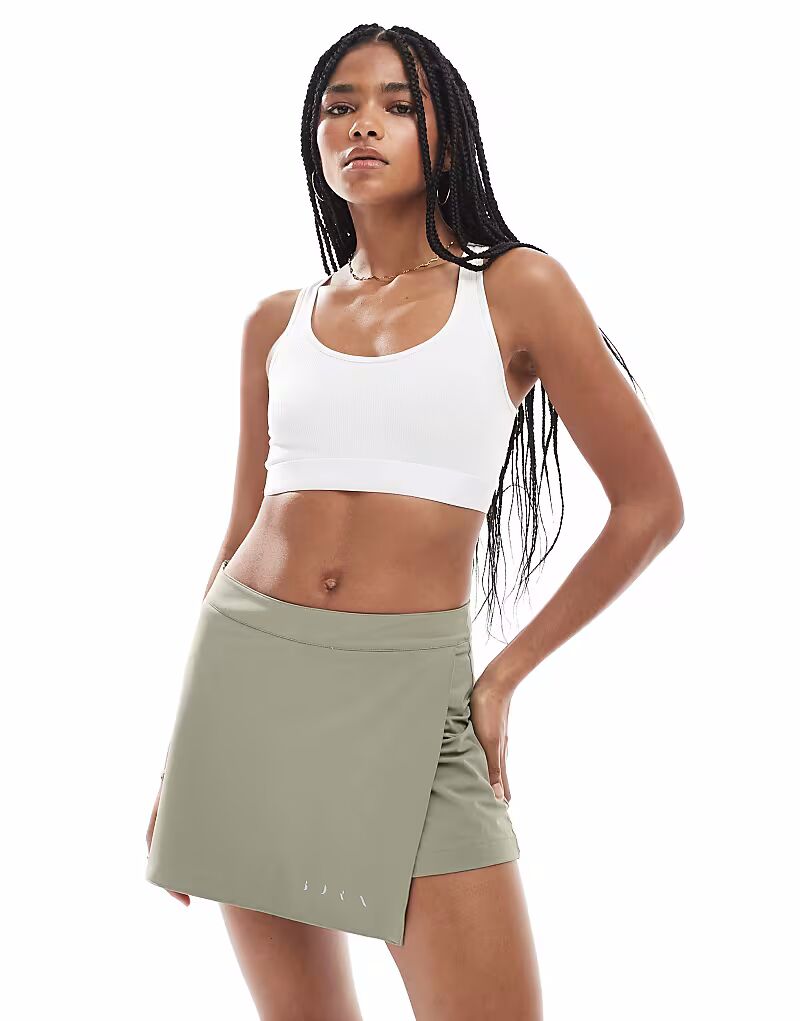 Born Living Yoga - Valley - камуфляжная юбка со встроенными шортами и задним карманом
Born Living Yoga - Valley - камуфляжная юбка со встроенными шортами и задним карманом