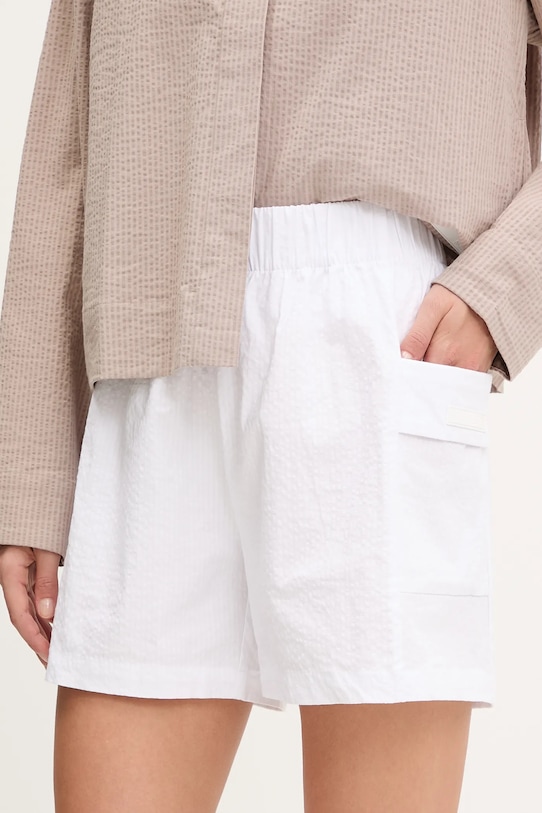 Шорты Ea7 Emporio Armani, белый
Шорты Ea7 Emporio Armani, белый