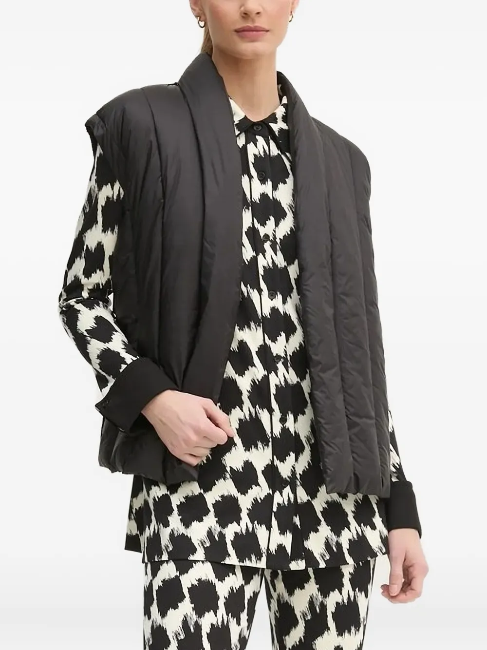 Рубашка с абстрактным принтом DVF Diane von Furstenberg, черный
Рубашка с абстрактным принтом DVF Diane von Furstenberg, черный