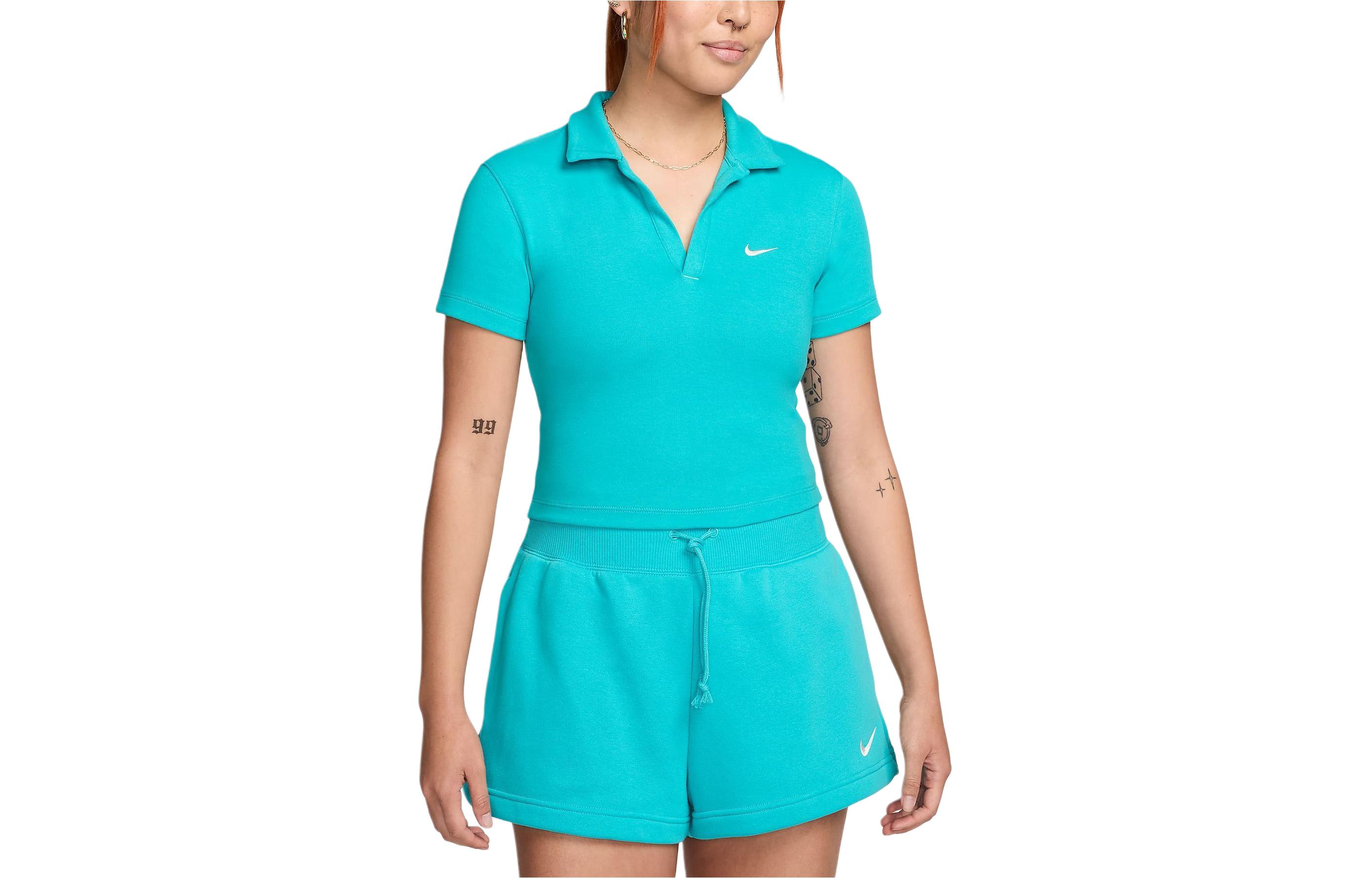 Эссеншиалс серии спортивной одежды Поло футболка Женская Сине-зеленая Nike
Эссеншиалс серии спортивной одежды Поло футболка Женская Сине-зеленая Nike