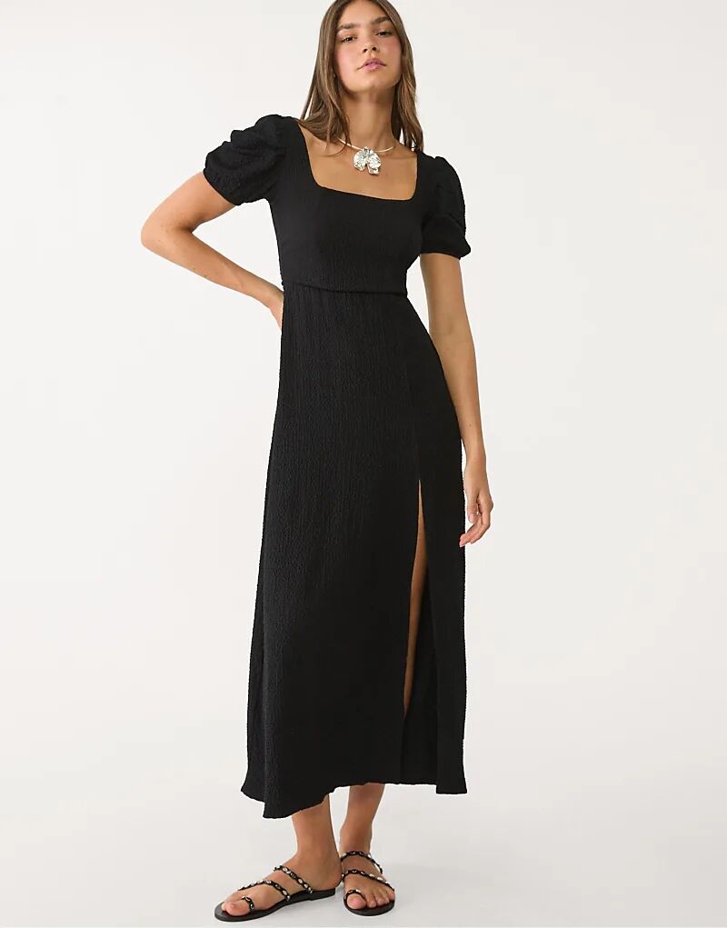 Платье макси Stradivarius с перекрещивающимися деталями на спине черного цвета 
Платье макси Stradivarius с перекрещивающимися деталями на спине черного цвета