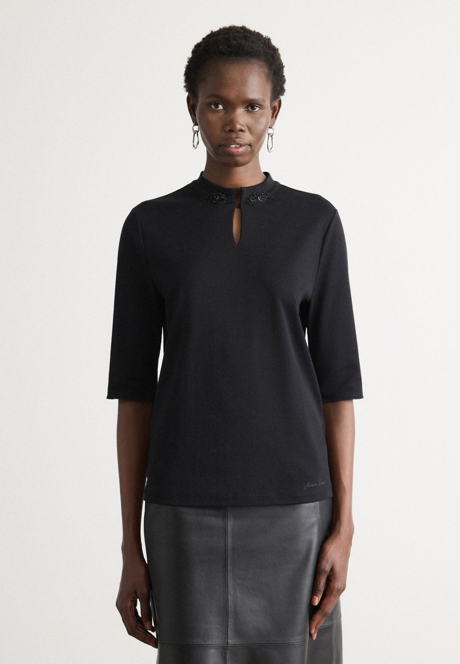 Футболка Marc Cain Print T-shirt, Black
Футболка Marc Cain Print T-shirt, Black