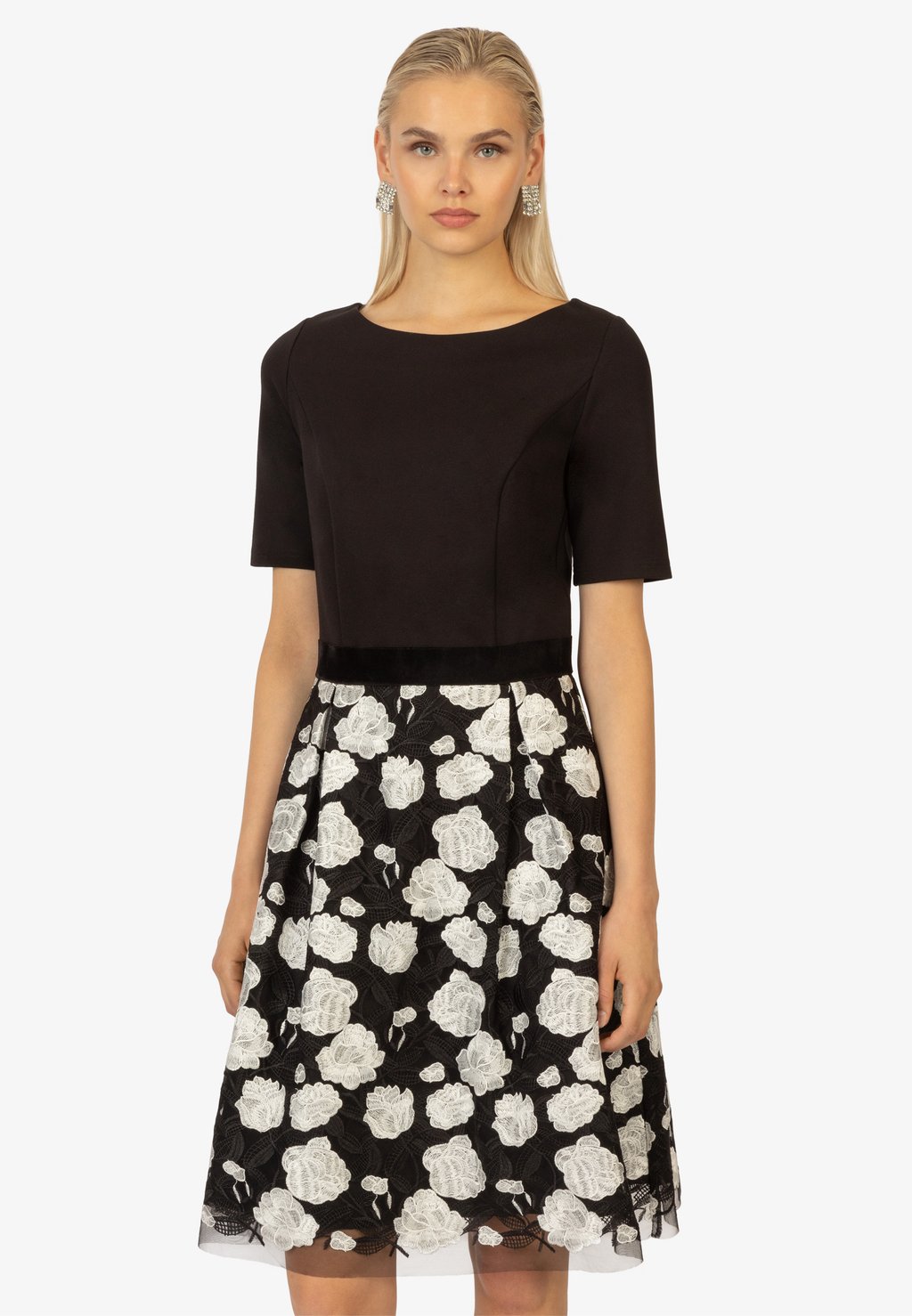 Повседневное платье Kraimod, черный
Повседневное платье Kraimod, черный