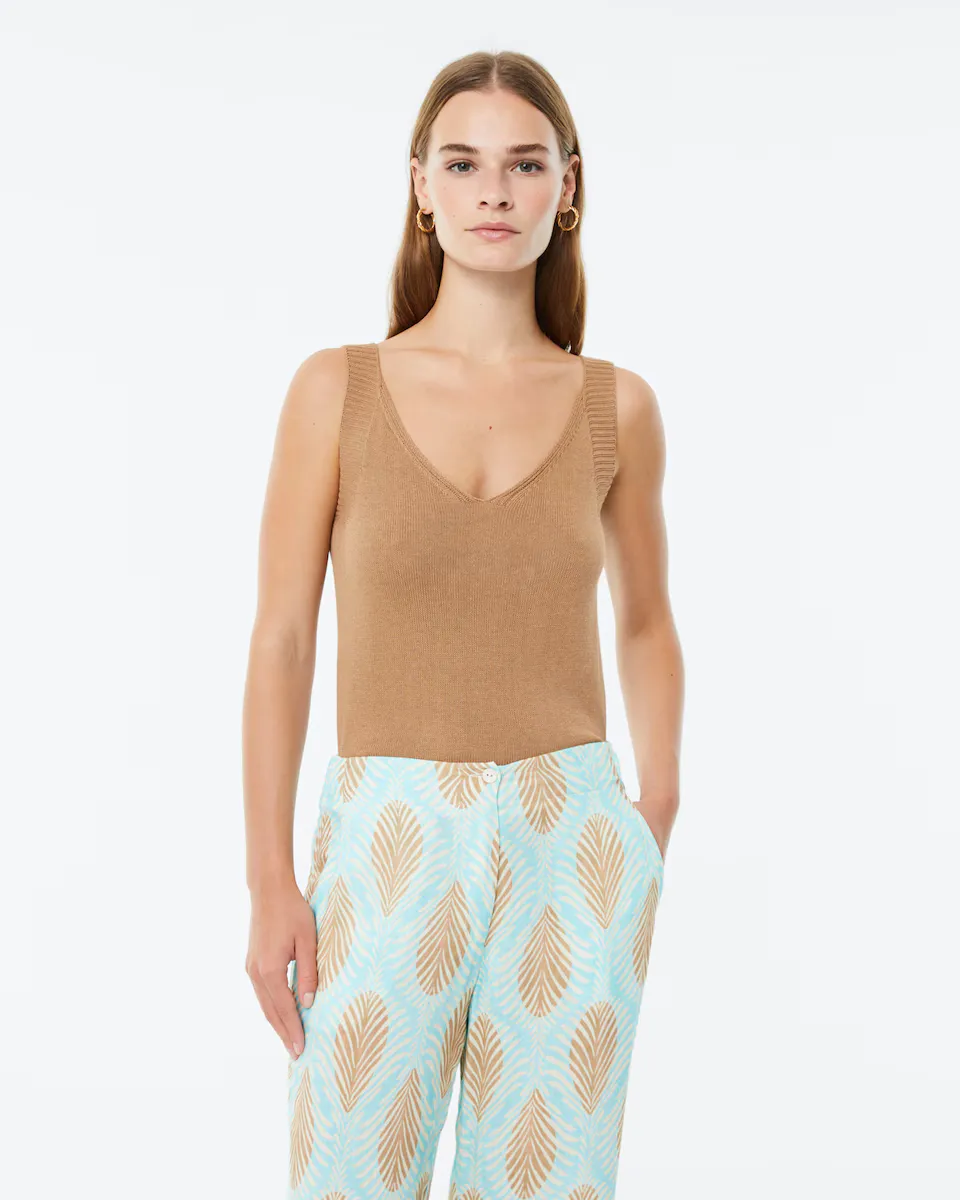 Женский трикотажный топ с V-образным вырезом Paz Torras, коричневый
Женский трикотажный топ с V-образным вырезом Paz Torras, коричневый