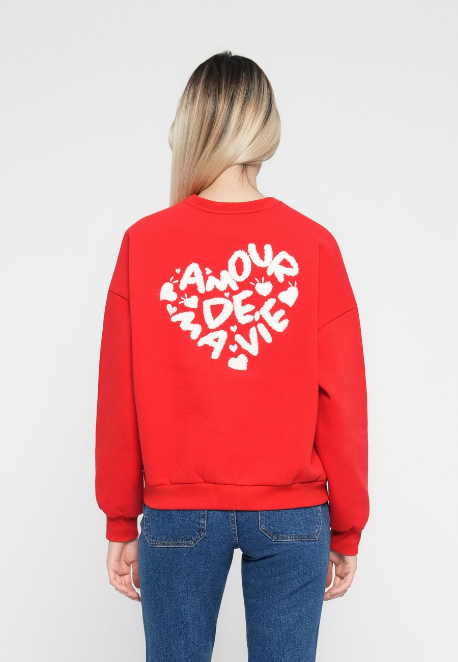 Толстовка ONLY ONLTAMMIE PRINT O NECK , High Risk Red /Red
Толстовка ONLY ONLTAMMIE PRINT O NECK , High Risk Red /Red
