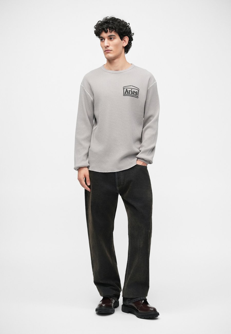 Топ Aries REVERSIBLE TEMPLE WAFFLE UNISEX, Grey
Топ Aries REVERSIBLE TEMPLE WAFFLE UNISEX, Grey
