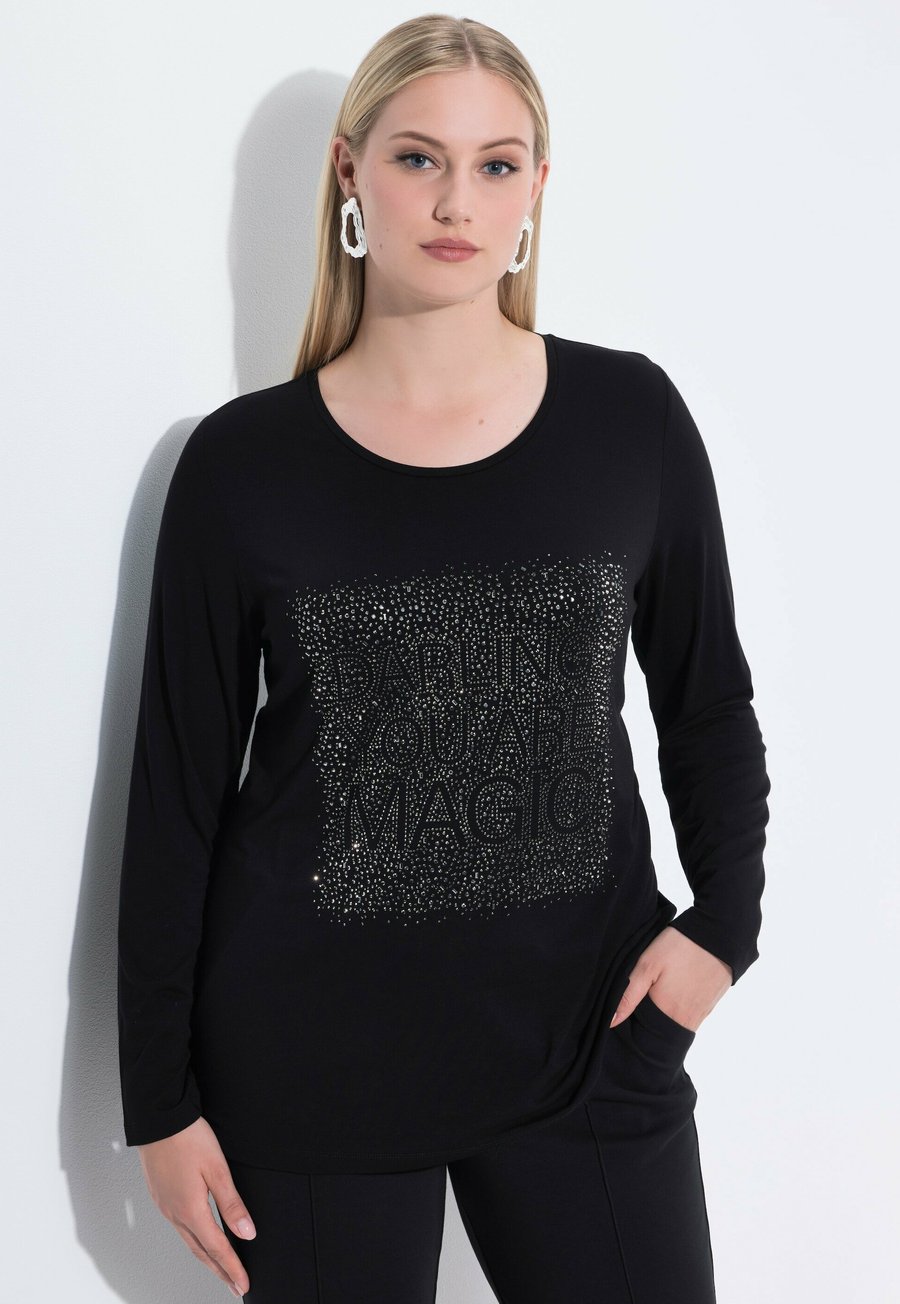 Топ Ulla Popken ZIERSTEINE, CLASSIC, RUNDHALS, LANGARM, Black
Топ Ulla Popken ZIERSTEINE, CLASSIC, RUNDHALS, LANGARM, Black