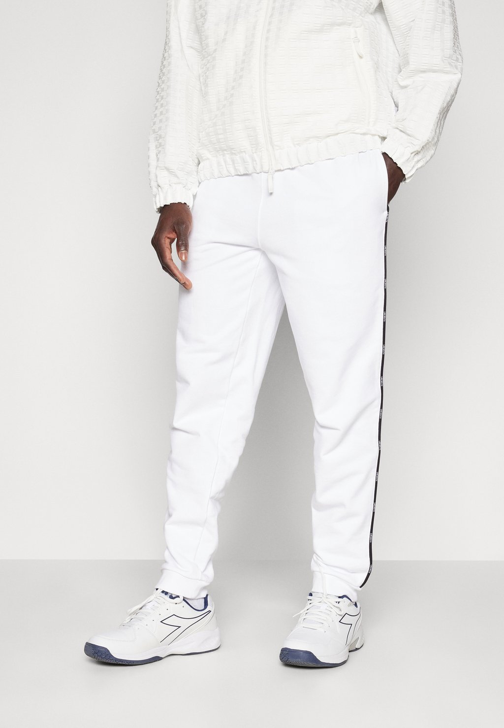 Спортивные брюки PANT TAPE Lacoste Sport, белый 
Спортивные брюки PANT TAPE Lacoste Sport, белый