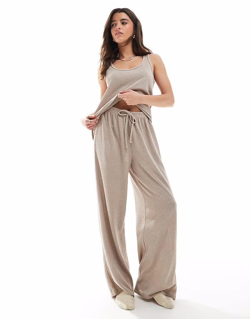 Мягкие трикотажные брюки Loungeable для дома в цвете «камень»
Мягкие трикотажные брюки Loungeable для дома в цвете «камень»