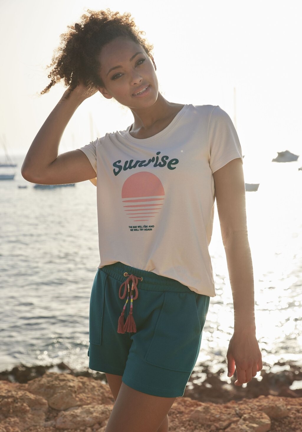 Футболка с принтом KURZARM Vivance, молочный 
Футболка с принтом KURZARM Vivance, молочный