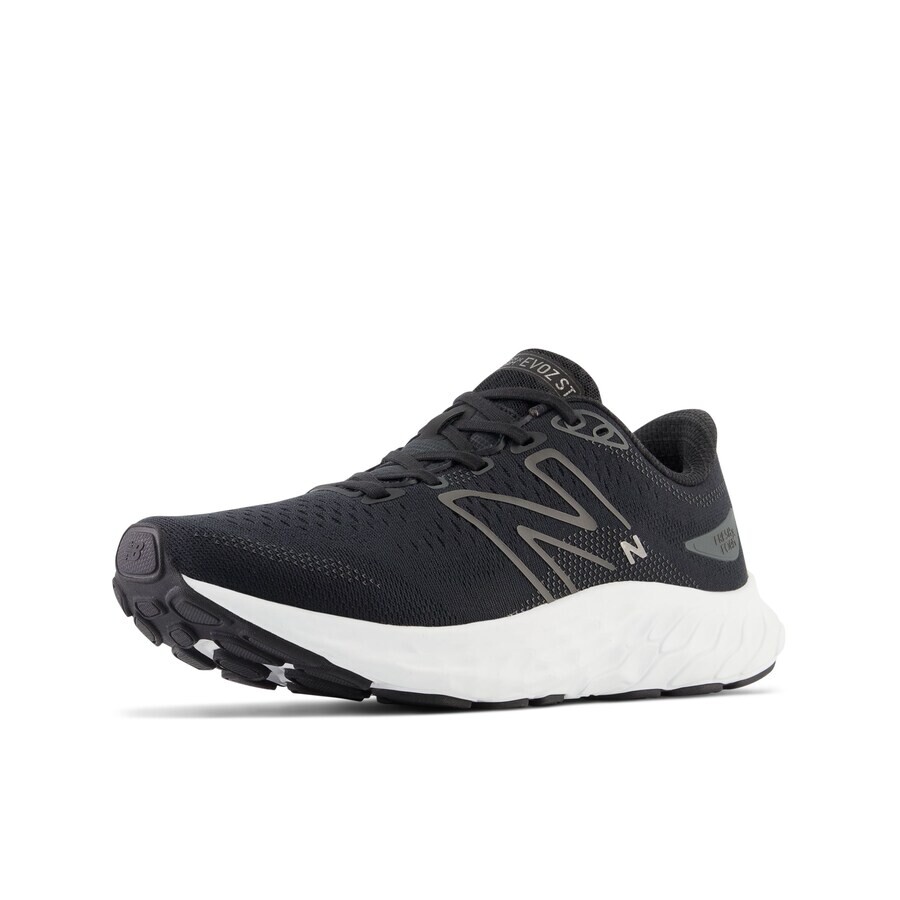Беговые кроссовки New Balance EVOZ ST, черный
Беговые кроссовки New Balance EVOZ ST, черный