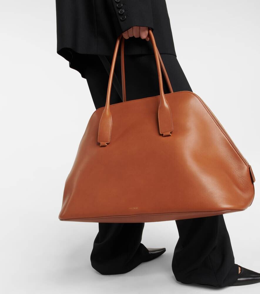 Кожаная сумка-тоут Devon The Row, коричневый
Кожаная сумка-тоут Devon The Row, коричневый