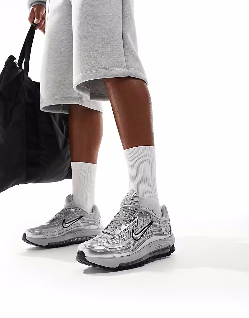 Кроссовки унисекс Nike Air Max TL 2.5 в цвете хром-серебристый
Кроссовки унисекс Nike Air Max TL 2.5 в цвете хром-серебристый