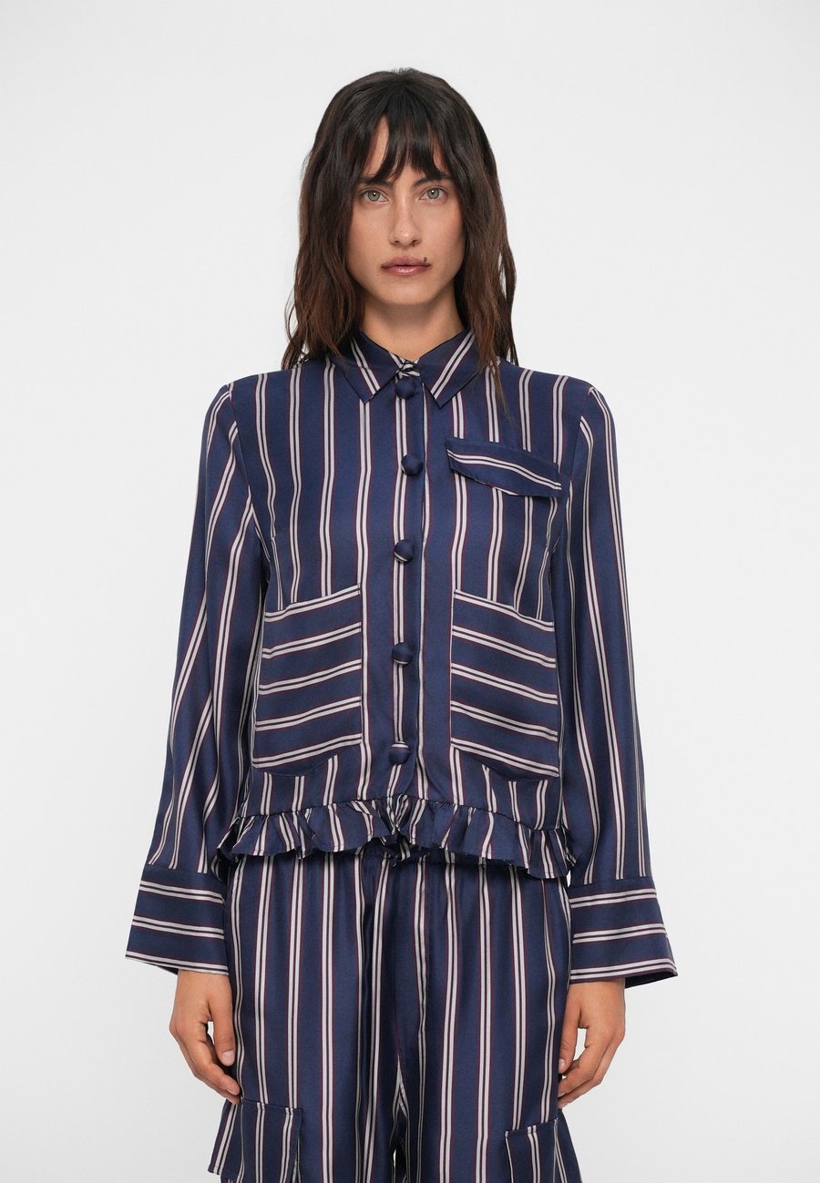 Блуза Baum und Pferdgarten MILUNA, Navy/Plum/Blue
Блуза Baum und Pferdgarten MILUNA, Navy/Plum/Blue