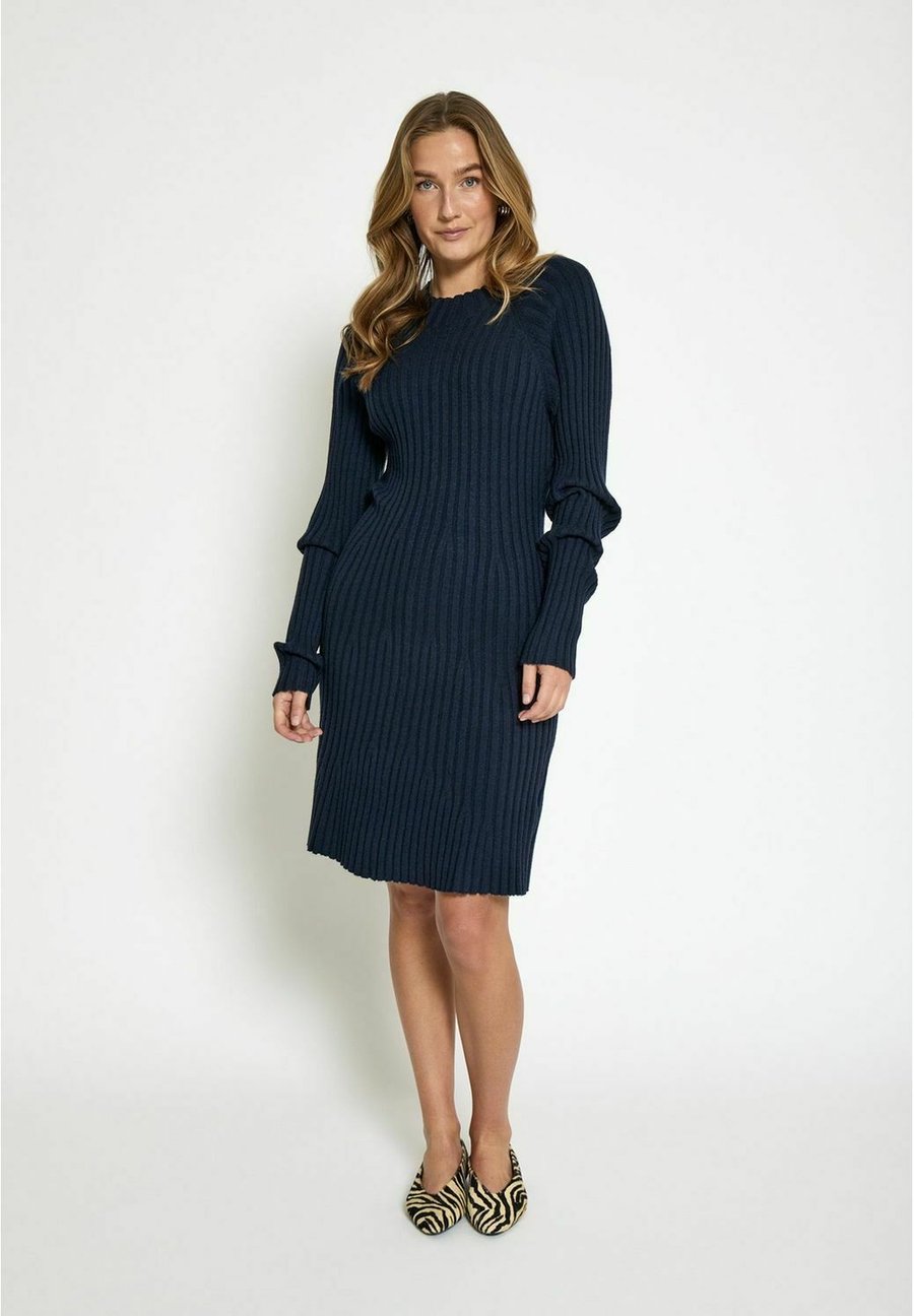 Платье PEPPERCORN ANNA OVER KNEE, Black Iris/Dark Blue
Платье PEPPERCORN ANNA OVER KNEE, Black Iris/Dark Blue