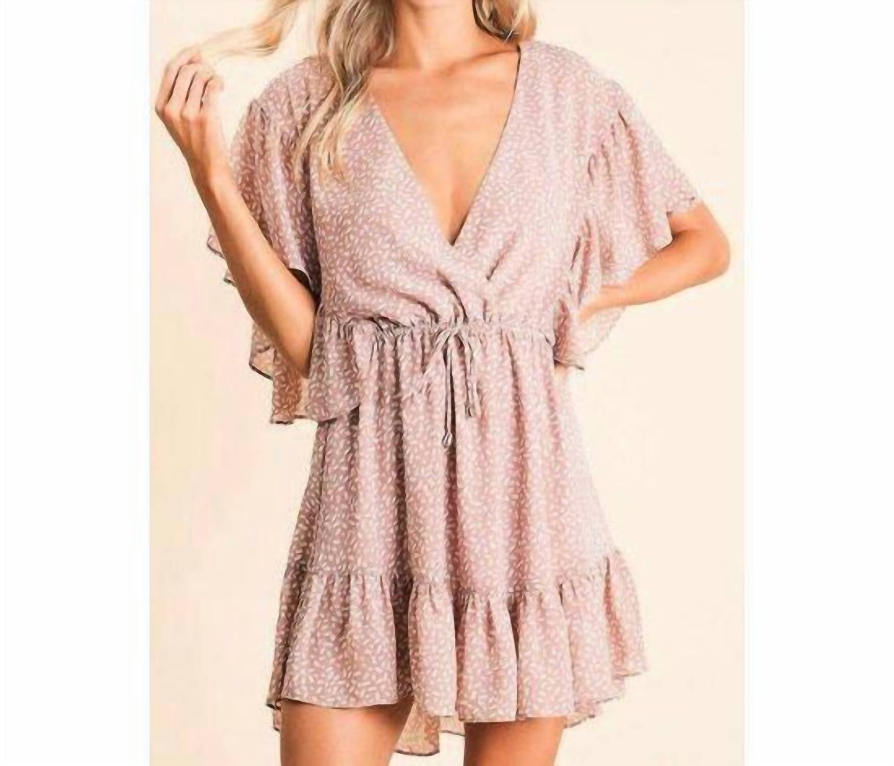 Платье Go With The Flow с V-образным вырезом в цвете Blush MACARON, красный
Платье Go With The Flow с V-образным вырезом в цвете Blush MACARON, красный